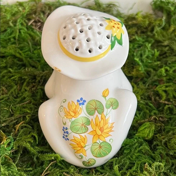 VINTAGE AVON 1980s "Flirtatious Frog" ceramic pomander or potpourri holder. - Picture 4 of 17